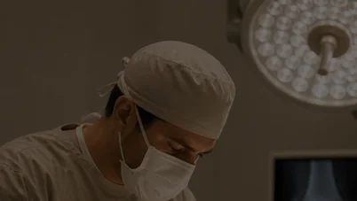 Cirurgia ortopédica avançada: cirurgião em centro cirúrgico